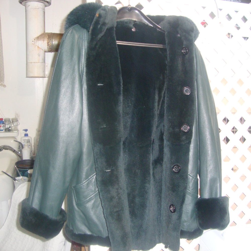 Gorgeous dark green reversible leather/ sheared mink stroller size M/8/10